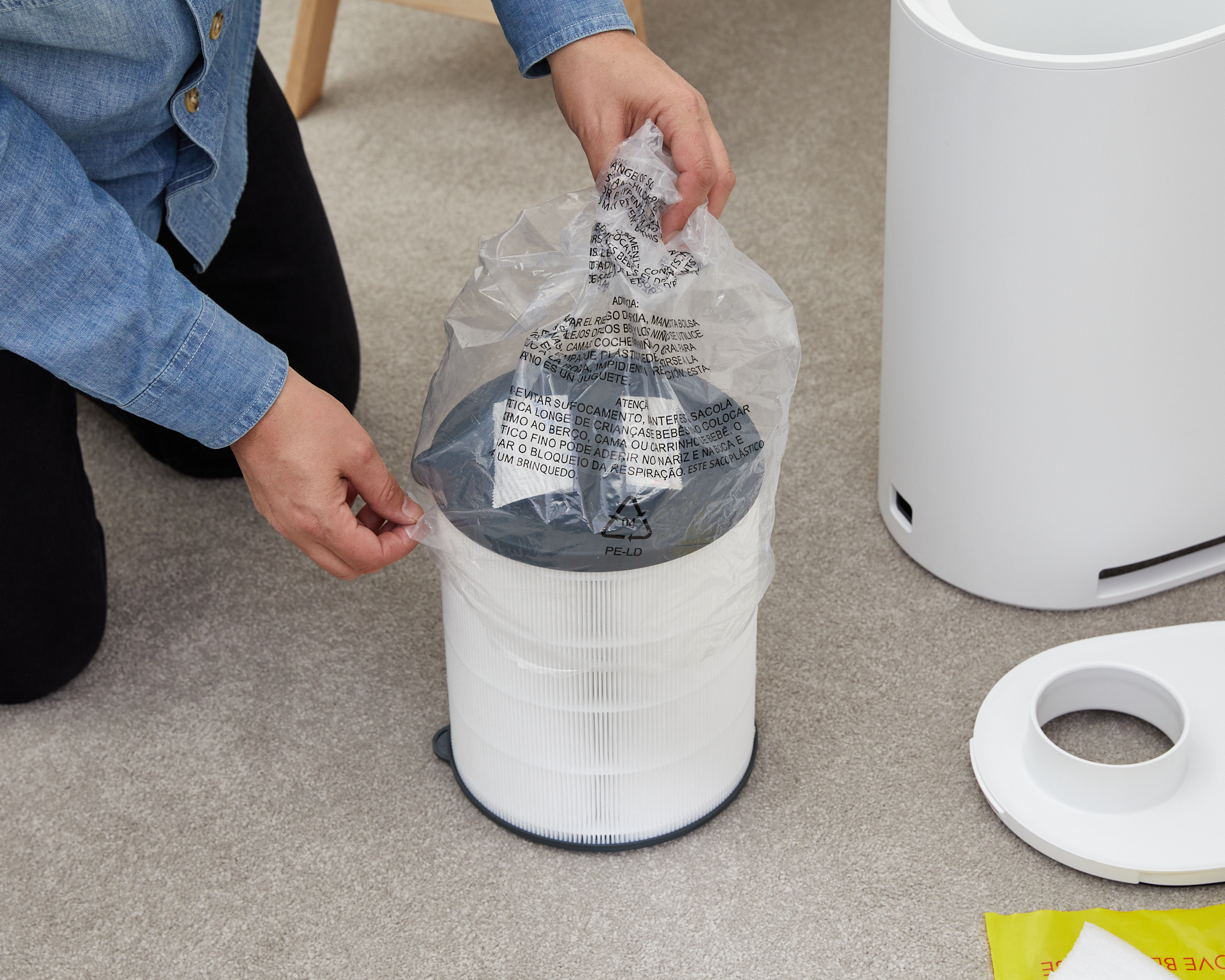 Action shot of the plastic bag being removed from the filter cartridge.jpg