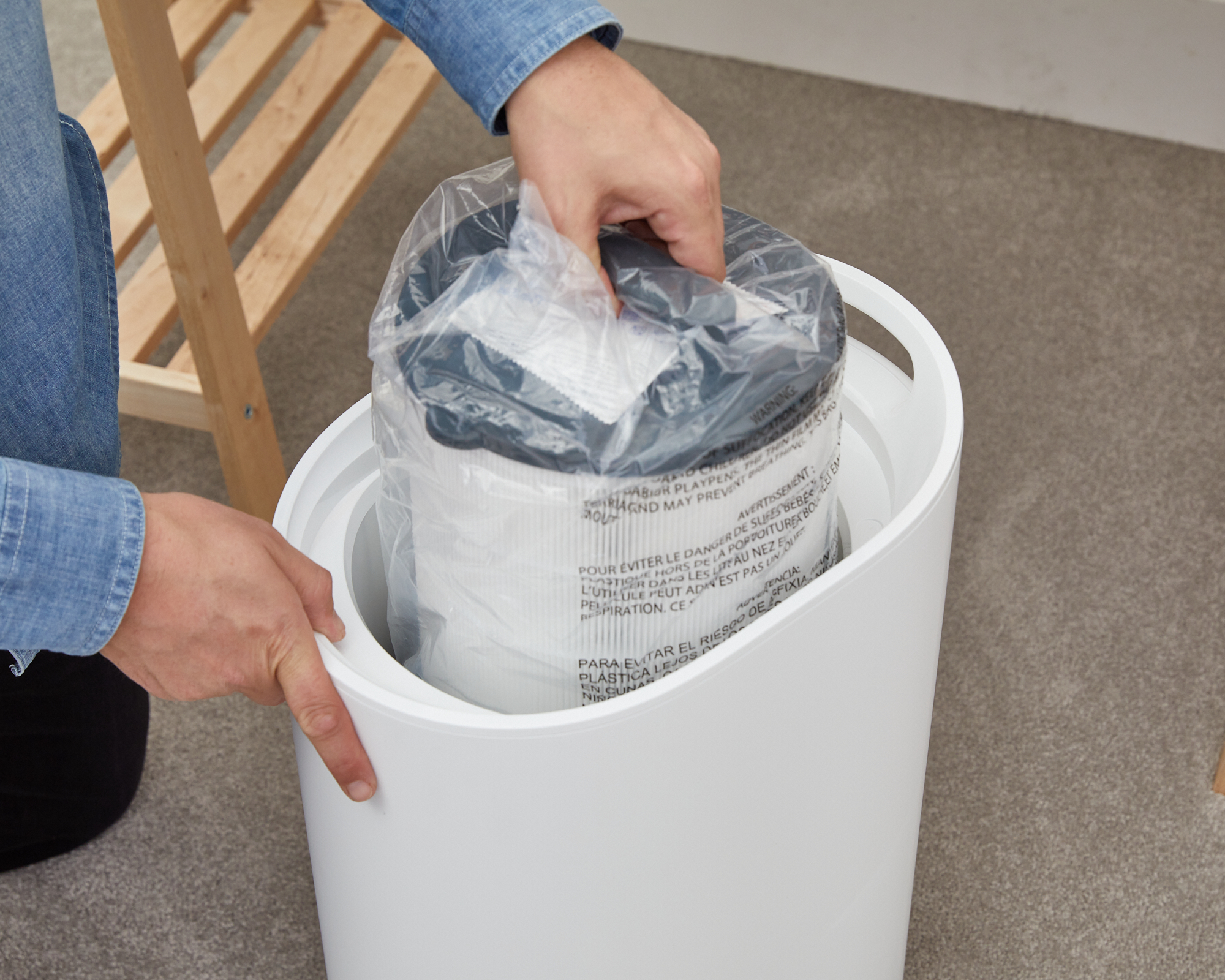 _Action shot of the filter cartridge being lifted out.jpg