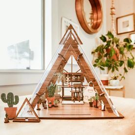 Triangular, lasercut diorama