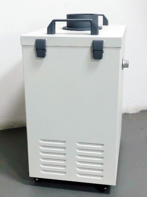 Air filter, viewed from the side with vent slots